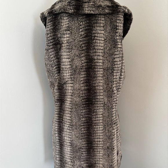 Alice + Olivia Gray Kelsi Vest - Picture 4 of 5